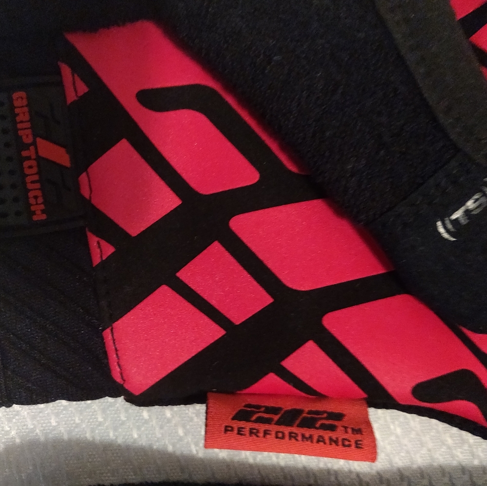 212 Performance Gloves - Picture 3 of 4